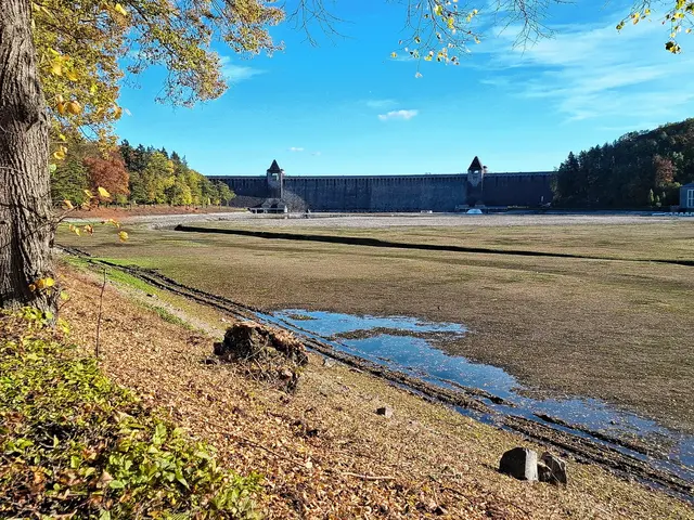 Der Wiedereinstau des Ausgleichsweiher an der Möhnetalsperre soll in der letzten Oktoberwoche 
beginnen. Foto: Ruhrverband