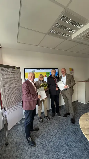 Jochen Gottke (links) und Ibrahim Yetim hießen Erika und Dr. Wilfried Scholten in der Geschäftsstelle herzlich willkommen. | Foto: AWO