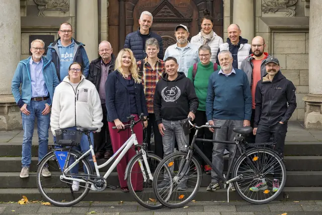 Die Stadt Duisburg begrüßte die engagiertesten Radlerinnen und Radler der besten Teams, sowie die besten Einzelfahrerinnen und Einzelfahrer des diesjährigen Stadtradelns bei einem Empfang im Rathaus. Umweltdezernentin Linda Wagner ehrte die erfolgreichsten Teilnehmerinnen und Teilnehmer sowie die besten Teams persönlich.
Foto: Ilja Höpping / Stadt Duisburg