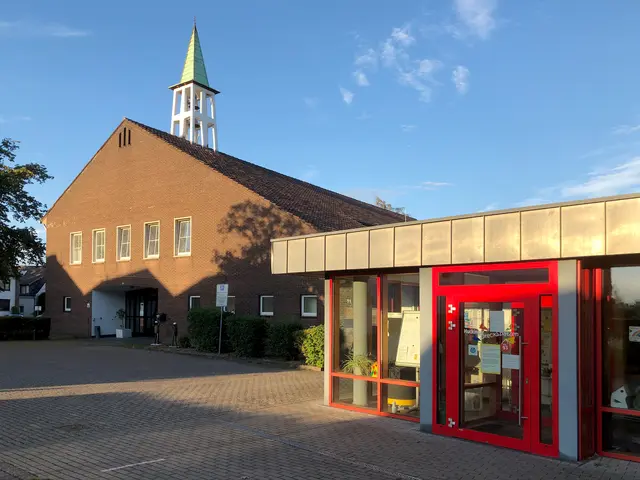 In der Evangelischen Kirche in Duisburg Huckingen lautet das Motto am Reformationstag und Halloween halt „Glauben trifft Grusel“.
Foto: www.evgds.de
