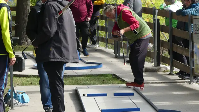 Willi Hettrich beim Schlag an den Celler Stäben.