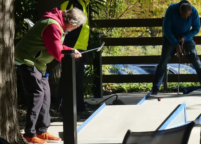Willi Hettrich beim Ass am Sandkasten.