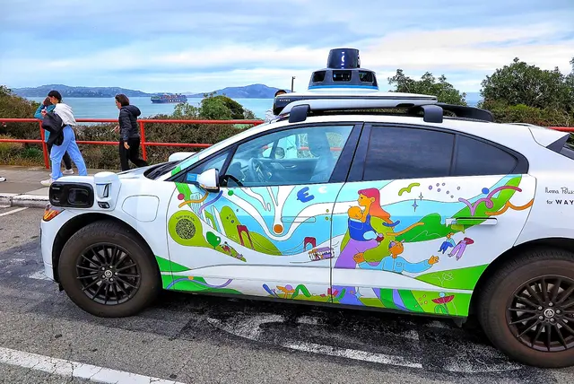 Die WAYMOS sind in San Francisco zahlreich vertreten und irgendwie witzig.