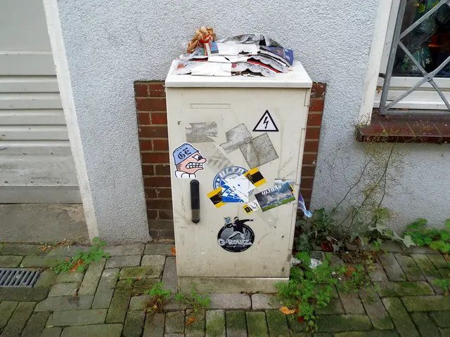 Stahlblech-Übergangskasten im Innenstadtbereich Wesel, Brandstraße.
 | Foto: Siegmund Walter, 30.10.2025, 10:42 Uhr