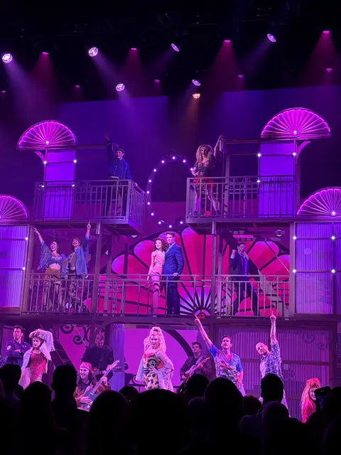 Oberhausen: "Ohhhh, Pretty Woman ...": Vivian und Edward haben endlich zusammen gefunden.  | Foto: Lisa Kortas