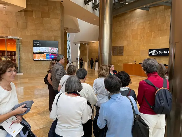 Führung durch 4 spannende Ausstellungsbereiche bei der Kunstfahrt des Mülheimer Kunstvereins und Kunstfördervereins Rhein-Ruhr | Foto: Mülheimer Kunstverein KKRR