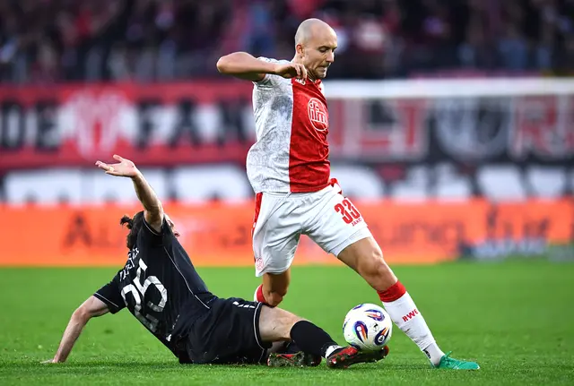 Harte Arbeit: RWE-Innenverteidiger Tobias Kraulich im Zweikampf mit seinem ehemaligen Mannschaftskameraden Manuel Wintzheimer. | Foto: Thorsten Tillmann/FFS