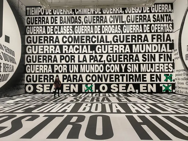 Der Vorsitzende des Mülheimer Kunstvereins KKRR (unten links) in der KRUGER-Schau in Bilbao - Herbstkunstreise 2025 | Foto: Mülheimer Kunstverein KKRR
