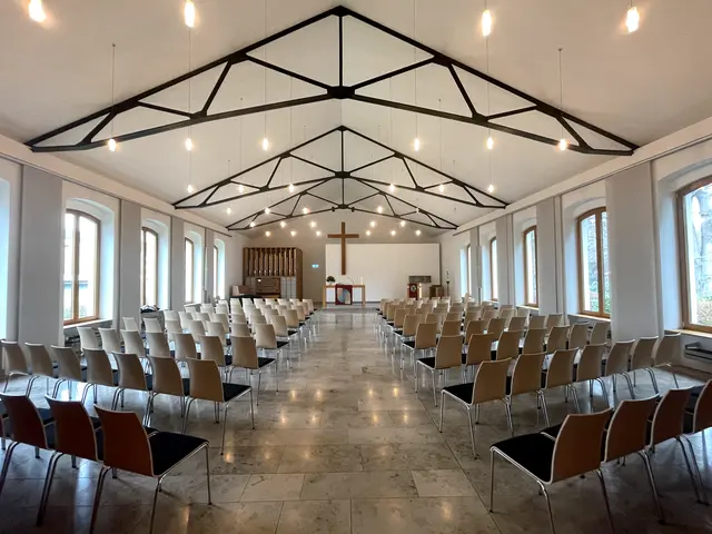 Das Foto zeigt den Saal im Gemeindezentrum Wildstraße. Dort findet das große Adventscafé statt.
Foto: Reinhard Schmidt
