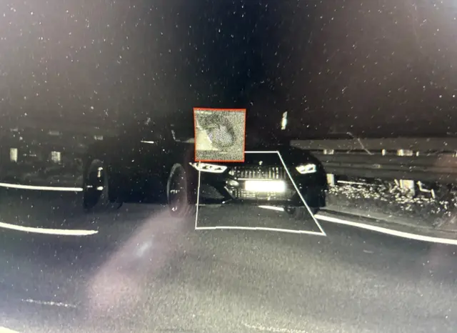 Foto: Polizei Münster. Das Foto zeigt den gemessenen BMW auf der A 31. Veröffentlichung mit dieser Pressemeldung honorarfrei.