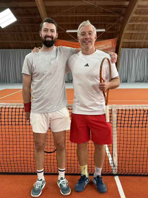 Ein starkes Doppel spielten der NBV-Vorsitzende Tom Schönenberg (links) und NBV-Neuzugang Holger Zühlsdorff. Mit 6:1, 7:6 gewann das Duo gegen Matthias Ohl und Tobias Schmidt von Rot Weiß Düsseldorf. | Foto: Ihlo (Netzballverein)