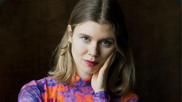 Elisabeth Pape stellt im Schauspielhaus Bochum ihren ersten Roman vor. | Foto: Max Zerrahn / Suhrkamp Verlag