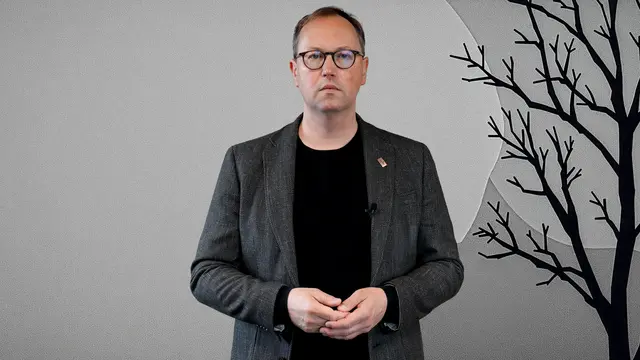 Hier ist Dr. Christoph Urban in einen Screenshot aus seinem Videostatement zum 9.November zu sehen.
Foto/Screenshot: Rolf Schotsch