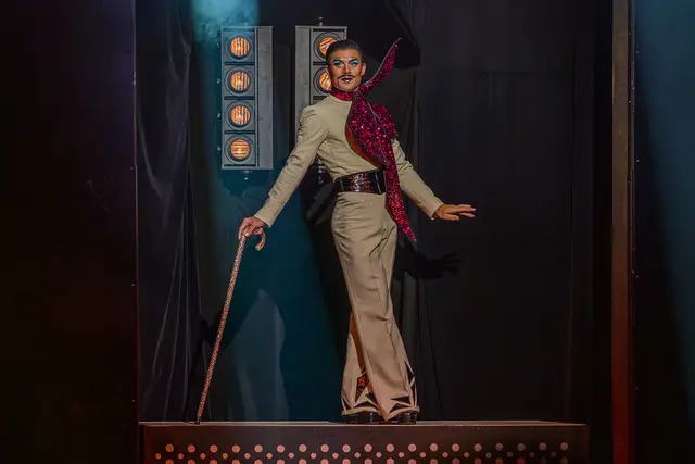 Wie ein Magnet zog Simon-James von Anfang bis Ende  der Show die Zuschauer an.  | Foto: GOP