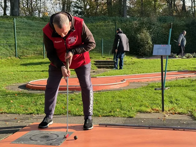 Reinhard Mahn an der Bahn 10.