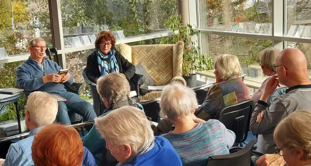 Im erneut gutbesuchten Café LeseLust 60 plus haben Norbert Schmitt und…