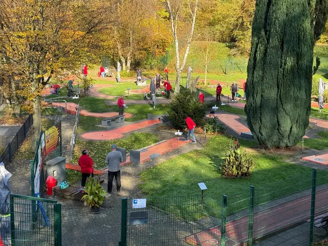 Blick auf die "rot-weiße" Anlage.