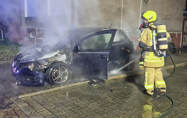 PKW-Brand 07.11.25 Bottrop | Foto: Feuerwehr Bottrop