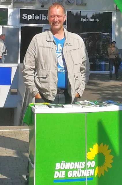 Ulrich Pabst, alter und neugewählter Ratsherr der Grünen aus dem zum Stadtbezirk 6 - Zollverein gehörenden Stadtteil Schonnebeck, hier noch bei einem Wahlkampfeinsatz. | Foto: Walter Wandtke