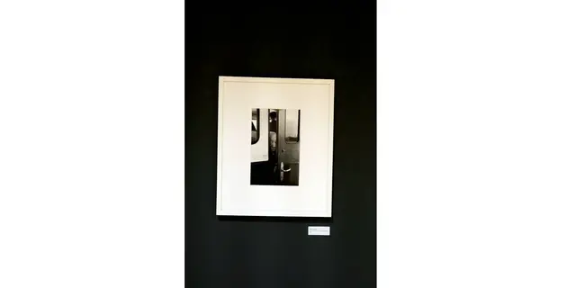 Titel: Alfred Hitchcock im alten Elbtunnel, Hamburg von Fotograf Robert Lebeck

Bild aus Artikel im Lokalkompass:“Fotografie. Astonish me! Fotografie aus der Sammlung Koetzle – neue Ausstellung in der Städtischen Galerie Iserlohn.“