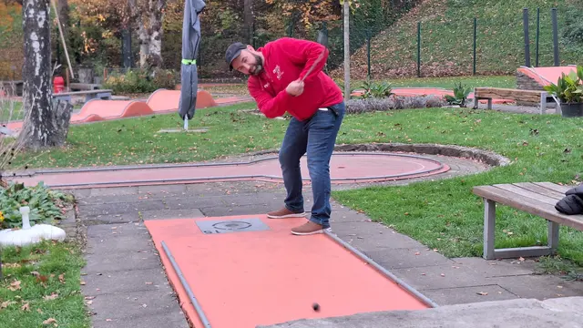 Beste Tagesrunde mit 25 Schlägen von Kevin Radestock, hier an Bahn 15.