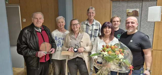 v.l.: Udo Beyer (75 Jahre), Marianne Kleff (Geschäftsführerin), Simone Scariot (10 Jahre), Peter Heckmann, Claudia Heckmann (25 Jahre), Sebastian Greiffer (2. Vorsitzender), Ümit Acar (1. Vorsitzender)