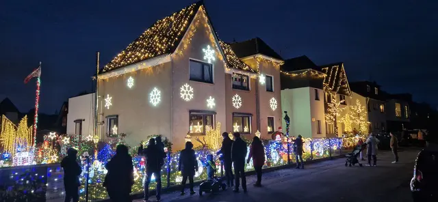 In der Vorweihnachtszeit ist das Wiescheider Weihnachtshaus ein beliebtes Ziel, vor allem für Familien. | Foto: Gerling