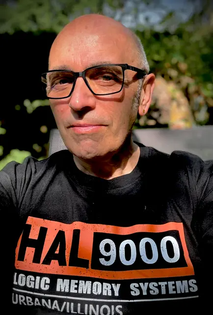 Referent Frank Tentler zeigt auf, wie Künstliche Intelligenz unsere Welt verändert, wird von gezielten KI-Lösungen sprechen und erste Schritte mit generativer KI vorstellen.
Foto: https://www.tentler.ai/  
