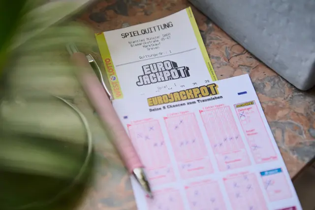 Ein Glückspilz aus Nordrhein-Westfalen hat bei der Freitagsziehung der europäischen Lotterie Eurojackpot als einziger Tipper alle fünf Gewinnzahlen sowie beide Eurozahlen korrekt vorhergesagt und gewinnt rund 54 Millionen Euro. | Foto: Schlag &amp; Roy GmbH