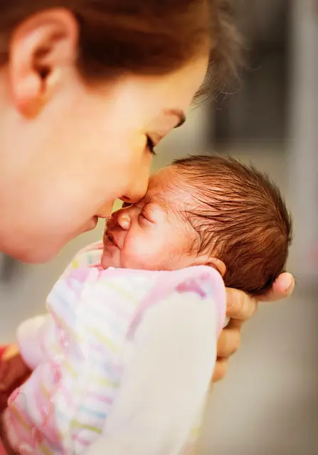 Jedes zehnte Baby wird mehr als drei Wochen vor dem errechneten Geburtststermin geboren und gilt damit als Frühchen.
 | Foto: © Stiftung Universitätsmedizin
