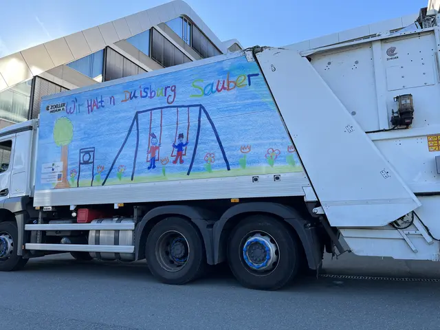 Bei der Familienaktion „Müllauto-Schau und -Bau“ der Wirtschaftsbetriebe Duisburg (WBD) haben Eltern und Kinder Gelegenheit, beim Recyclingzentrum ein echtes Müllauto aus nächster Nähe zu erleben.
Foto: Sarah Lampe / WBD
