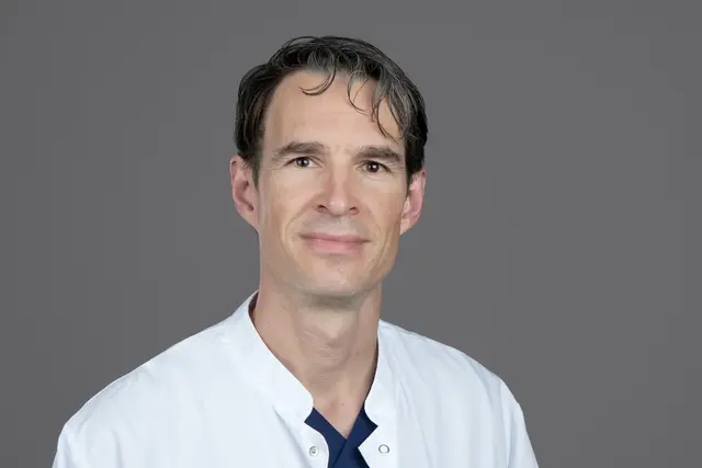 Matthias Blase, Chefarzt der Klinik für Allgemein- und Viszeralchirurgie im EvK Witten, informiert am 19. November bei Medizin konkret über Schilddrüsenknoten. 