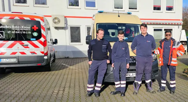 Gladbecker ehrenamtliche Rotkreuzler kurz vor dem Ausrücken zum Einsatz nach Datteln | Foto: DRK Gladbeck