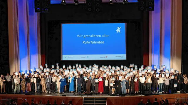 Die 160 neu aufgenommenen RuhrTalente kommen aus folgenden Städten: Bochum, Castrop-Rauxel, Dorsten, Dortmund, Duisburg, Essen, Fröndenberg, Gelsenkirchen, Gevelsberg, Gladbeck, Hagen, Haltern am See, Hamm, Hattingen, Herne, Herten, Iserlohn, Krefeld, Lüdenscheid, Marl, Moers, Mühlheim a.d.R., Oberhausen, Oer-Erkenschwick, Ratingen, Recklinghausen, Schermbeck, Soest, Südlohn, Unna Waltrop, Witten. Foto: Iris Heinemann