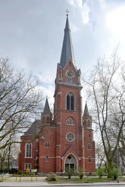 In der Kreuzeskirche Duisburg-Marxloh findet die Podiumsdiskussion statt, zu der man sich bis zum 21. November an melden muss.
Foto: Tanja Pickartz
