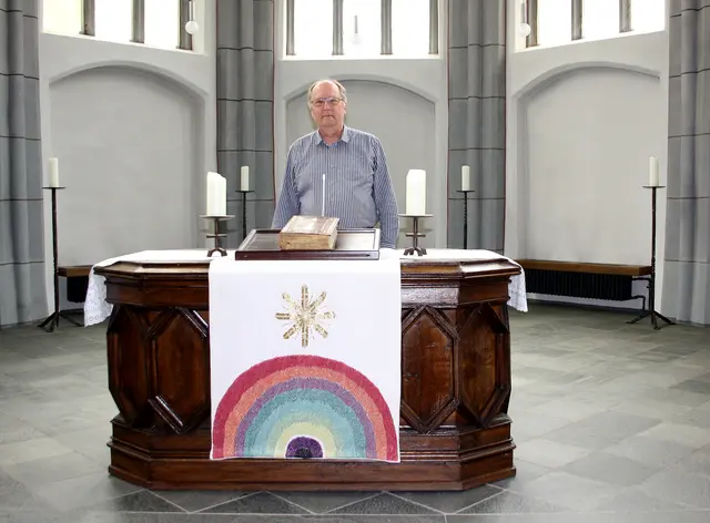 Das Foto zeigt Pfarrer i.R. Klaus Fleckner 2022 vor seinem Ruhestand in der Beecker Kirche.
Foto: Reiner Terhorst
