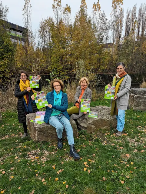 Ein Teil der Kalendermacherinnen v.l.n.r.: Nora Nörenberg (Stadt Gevelsberg), Christa Beermann (EN-Kreis), Christel Hofschröer (freie Mitarbeiterin), Anke Steger (Stadt Schwelm). Foto: UvK/ Ennepe-Ruhr-Kreis