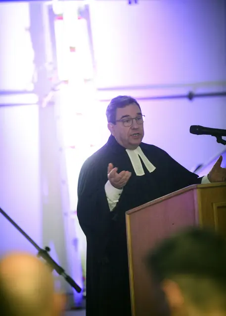 Guido Möller, Pfarrer für die evangelischen Ehrenamtlichen der Notfallseelsorge im Verbund der Städte Mülheim, Essen und Oberhausen, führte durch den Ablauf. | Foto: Alexandra Roth/Kirchenkreis Essen