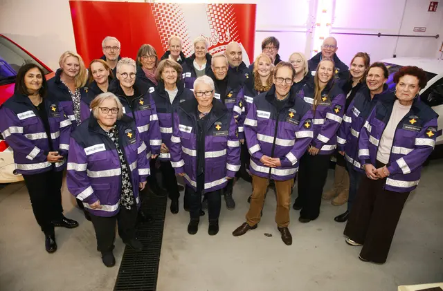 Gruppenbild aller 22 neuen Notfallseelsorgerinnen und Notfallseelsorger. | Foto: Alexandra Roth/Kirchenkreis Essen