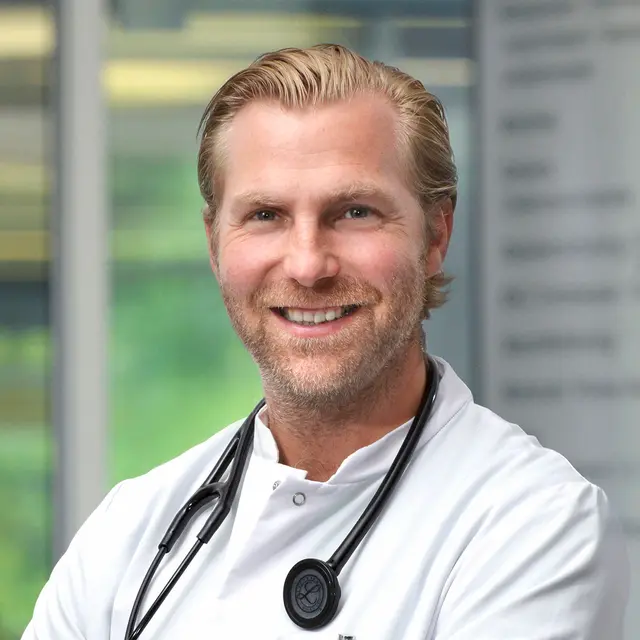 Chefarzt Dr. med. Lars Bansemir  | Foto: Foto: Helios/Michael Mutzberg