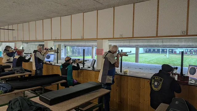 Die zweite Lage nur mit Rheinhausern: Kerstin Rieckenberg, Walter Heßhaus, Wolfgang Samel, Klauspeter Hennes, Detlef Frühauf, Rolf Kroniger.