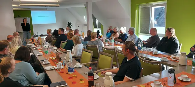 Mit der Frage „Woran erkennen Sie Einsamkeit?“ begann Sandra Janz ihren Vortrag beim Runden Tisch für Seniorenarbeit im Stadtbezirk Brackel, ehe….