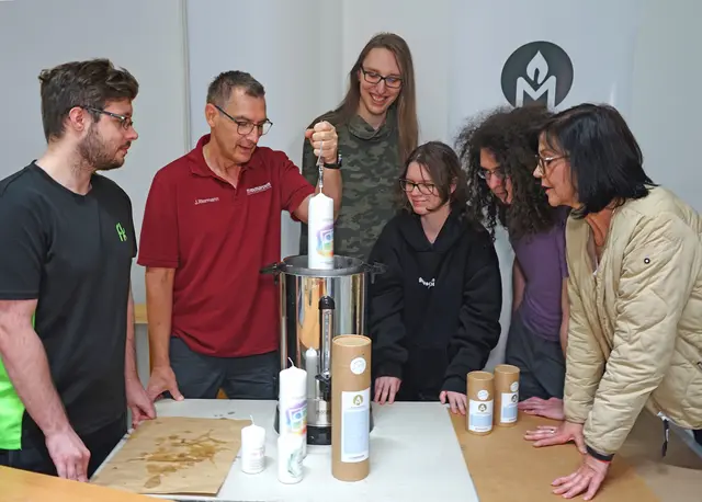Foto v.li.:
Sebastian Albinski, Ausbilder Jörg Ittermann, Tore Busch, Celia Hilkhausen, Serhat Kocaaslan und Geschäftsbereichsleiterin Sabine Riddermann.
 | Foto: esv