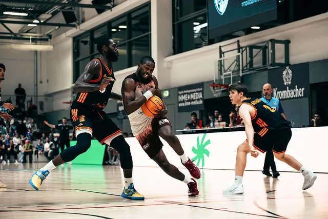 Sadiq Ajagbe mit starkem Kampfgeist gegen RASTA Vechta II | Foto: Calvin Vorsmann, Cnipsr