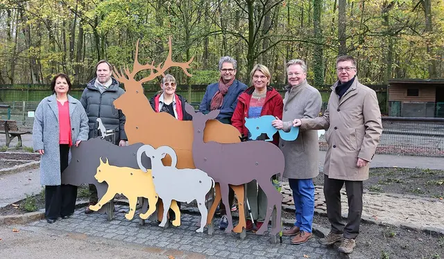 V. l. Iris Kasper (Vorsitzendes des Fördervereins „Freunde des Tiergeheges im Kaisergarten“), SBO-Betriebsleiter Florian Reeh, Ulrike Winbeck und Dr. Michael Bolten (beide Förderverein), Tiergehege-Leiterin Dr. Anette Perrey, Oberbürgermeister Thorsten Berg sowie der zuständige Beigeordnete Michael Jehn.  | Foto: Stadt Oberhausen/Carsten Walden