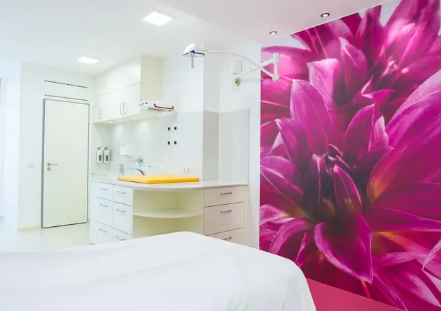 Einer von vier modernen Kreißsälen im St. Anna Hospital Herne, in denen das geburtshilfliche Team Schwangeren eine natürliche und individuelle Geburt ermöglicht | Foto: St. Elisabeth Gruppe