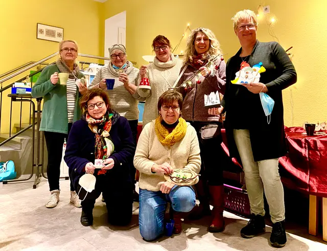 Das Foto von 2024 zeigt die Gemeindegruppe namens „die Bastelelfen“.
Foto: www.kirche-meiderich.de