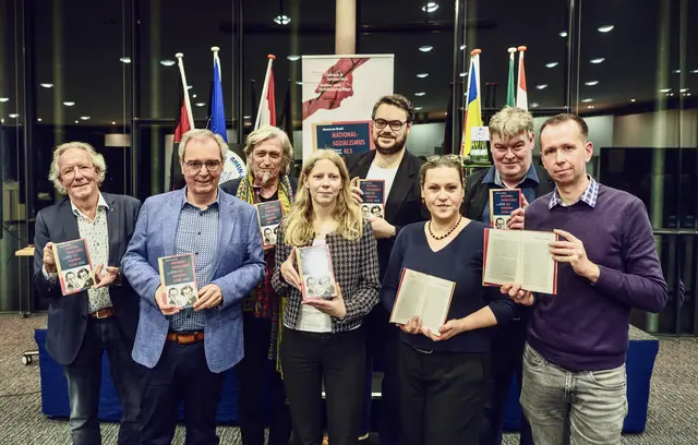 von rechts nach links: Nils Looschelders, Siebo Janssen, Franziska Frankfurth, Daniel Boumanns, Heidi de Ruiter, Martin Lersch, Josef Gietemann und Willem van het Hekke | Foto: Markus van Offeren  (Mit Erlaubnis zur Veröffentlichung durch die Stichting)