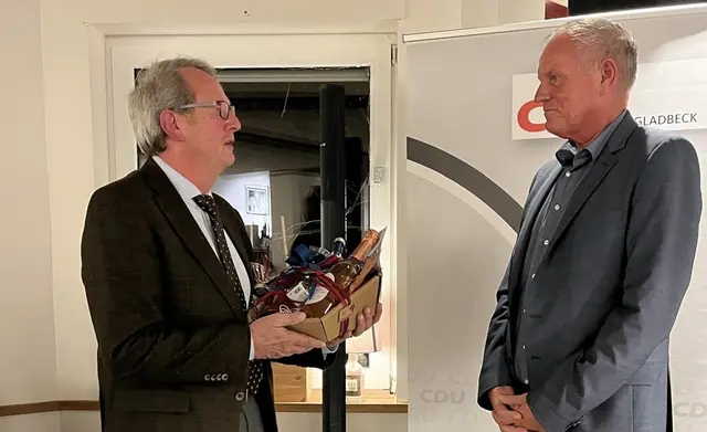 Dieter Rymann (links im Bild) ist neuer Vorsitzender der CDU Gladbeck. Er folgt auf Dietmar Drosdzol, der zehn Jahre das Amt des Stadtverbandsvorsitzenden innehatte.