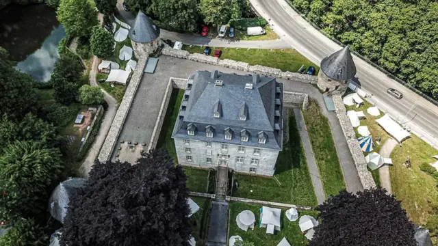 Das Ensemble Schloss Hardenberg aus der Luft, aufgenommen 2019. | Foto: Maik-Thiemo Wolters